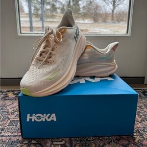 Hoka Clifton 9